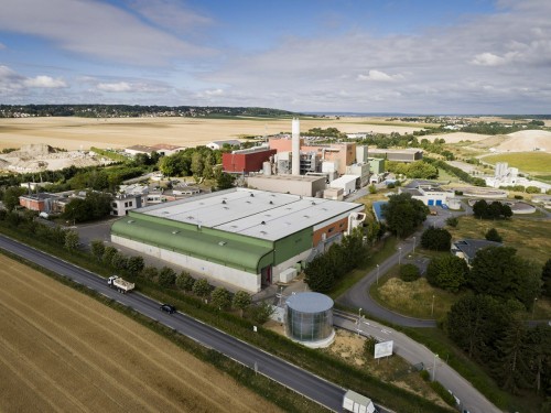 Photographie aérienne par drone d'un centre de tri de déchets valorisables. Client : néos | Philippe DUREUIL Photographie