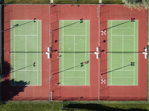 Équipements sportifs photographiés par drone - Photographie aérienne d'illustration graphique. | Philippe DUREUIL Photographie