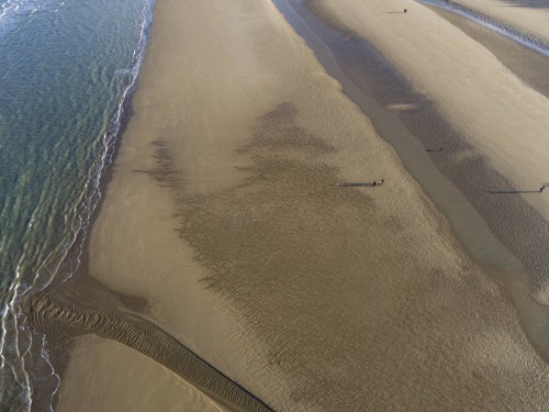 Promenade sur la plage en hiver, photo aérienne par drone. | Philippe DUREUIL Photographie