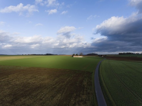 Photographie aérienne réalisée par drone - Photo d'illustration d'un paysage de campagne agricole en hiver. | Philippe DUREUIL Photographie