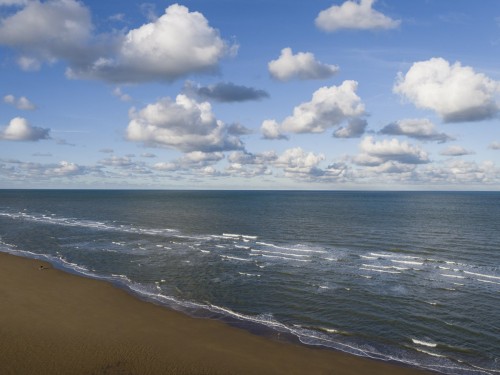 Promenade seul sur la plage à Omaha-Beach. | Philippe DUREUIL Photographie