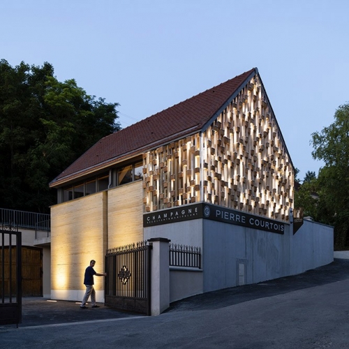 Maison de Champagne Pierre Courtois réalisée en terre crue. Photo d'architecture commandée par l'architecte Thierry Bonne | Philippe DUREUIL Photographie