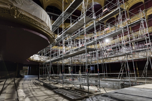 Reportage photographique sur le chantier de restauration du Théâtre du Châtelet à Paris. Échafaudages dans la salle de spectacle. Philippe Pumain Architecte Mandataire - Christian Laporte Architecte du Patrimoine. | Philippe DUREUIL Photographie