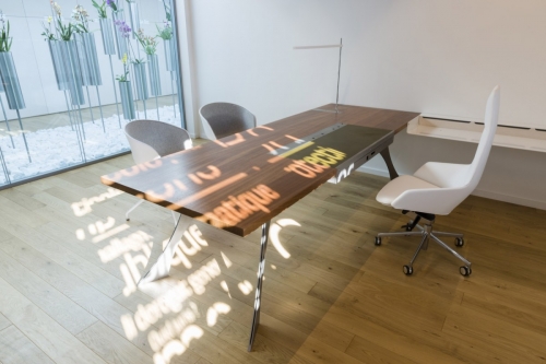 Photographie in situ d'un bureau design en bois et métal dessiné par le designer et architecte Thierry Bonne | Philippe DUREUIL Photographie