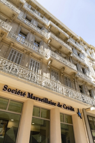 Reportage corporate commandé par le Groupe Crédit du Nord. Façade d'une agence de la banque SMC. | Philippe DUREUIL Photographie