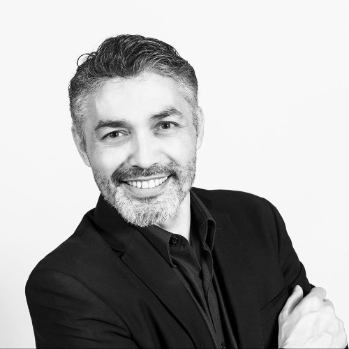 Photo de portrait corporate en noir et blanc réalisée en studio mobile. | Philippe DUREUIL Photographie