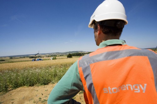 Reportage photographique corporate pour l’entreprise. Photo corporate d'un opérateur sur le terrain réalisée pour Storengy. | Philippe DUREUIL Photographie