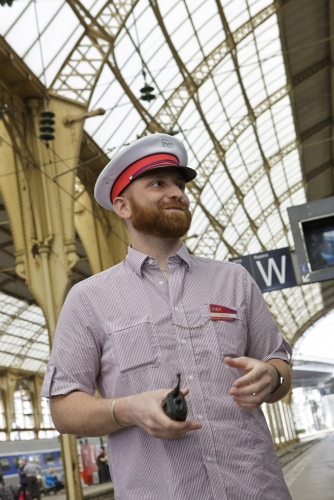 Portrait métier - Photographie de portrait corporate réalisé en Gare pour le Rapport Annuel d'Activité TER PROVENCE-ALPES-CÔTE D'AZUR de la SNCF. | Philippe DUREUIL Photographie