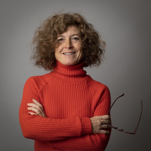 Photo corporate - Portrait corporate d'un femme dirigeante réalisée sur le site de l'entreprise en studio mobile. | Philippe DUREUIL Photographie