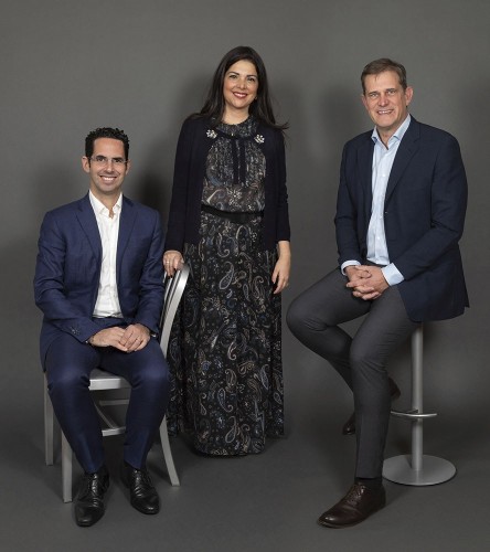Portrait corporate d'un groupe, dirigeante & dirigeants d'entreprise réalisé en studio mobile. | Philippe DUREUIL Photographie