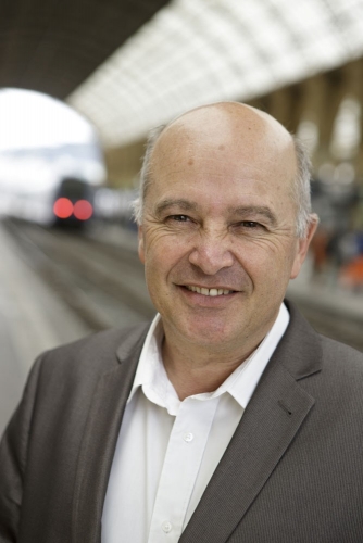 Photo de portrait corporate réalisé en Gare pour le Rapport Annuel d'Activité 2013 TER PROVENCE-ALPES-CÔTE D'AZUR de la SNCF. | Philippe DUREUIL Photographie