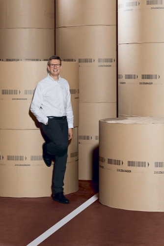 Photo corporate de portrait sur site. Eric JOAN, CEO du Groupe Hamelin. Annonceur : Oxford - Groupe Hamelin. Agence : Aristophane. DC : Yann Lacombe. DA : Mathilde Bouvelot. Chef De Projet : Philippine de la Fayolle. Retouches : Compos Juliot. | Philippe DUREUIL Photographie