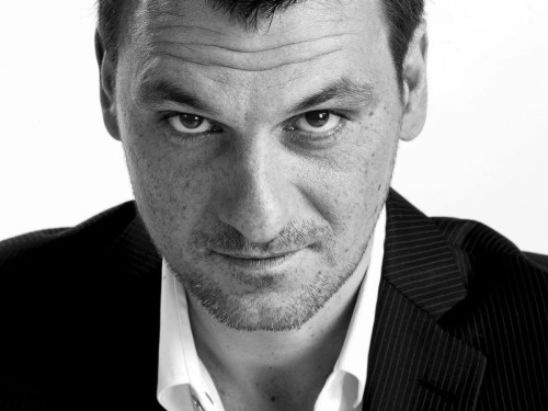 Photographie de portrait corporate noir et blanc réalisé en studio. Agence Valtech. DA : Laurent Moulager. | Philippe DUREUIL Photographie