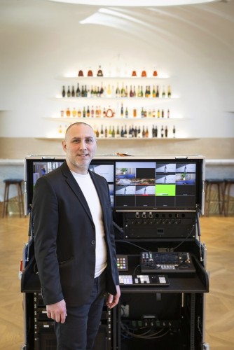 Portrait corporate métier réalisé pour illustrer un post LinkedIn de Moët Hennessy. | Philippe DUREUIL Photographie