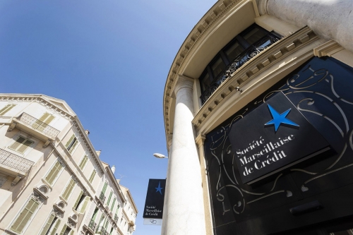 Photo corporate, photographie de la façade d'une agence de la Banque Société Marseillaise de Crédit. | Philippe DUREUIL Photographie