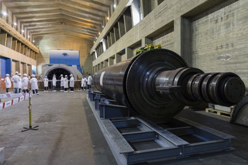 Aimant en cuivre démonté et décontaminé dans la salle des turbines de la centrale nucléaire de Garigliano. | Philippe DUREUIL Photographie