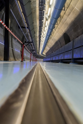 Tunnel d'accès aux 2 cavernes de la centrale nucléaire en démantèlement de Chooz A dans les aArdennes | Philippe DUREUIL Photographie