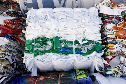 Balle de plastique recyclée. | Philippe DUREUIL Photographie