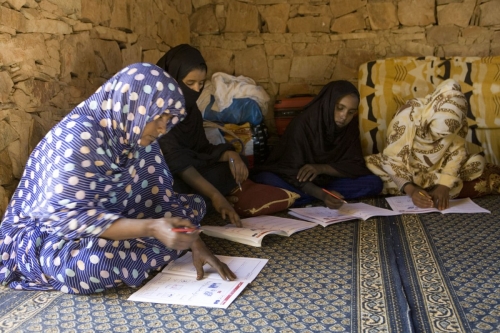 Cours d'alphabétisation pour femmes en Mauritanie | Philippe DUREUIL Photographie