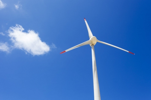 Éolienne équipée de pales en fibre de carbone. Photo sur le thème des énergies propres. Région du Nordeste, état du Céara, Brésil. | Philippe DUREUIL Photographie