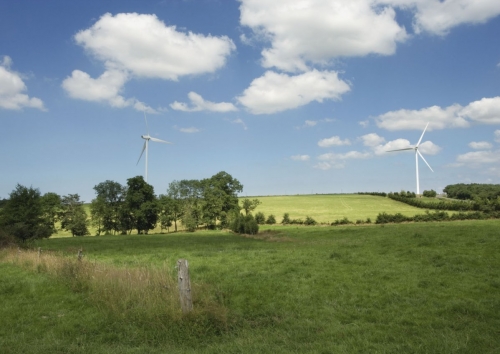 Éoliennes dans la campagne. Photographie d'illustration sur le thème des énergies renouvelables. | Philippe DUREUIL Photographie