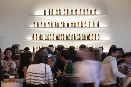 Événement after work d'entreprise.  Découverte des cocktails de la marque Cravan. Client : Moët Hennessy. | Philippe DUREUIL Photographie