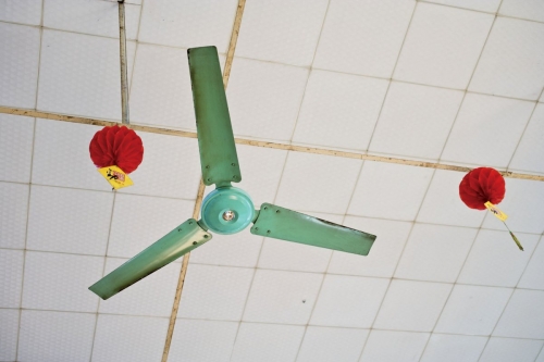 Ventilateur suspendu au plafond | Philippe DUREUIL Photographie