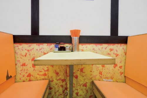 Meubles en formica dans un fast-food | Philippe DUREUIL Photographie