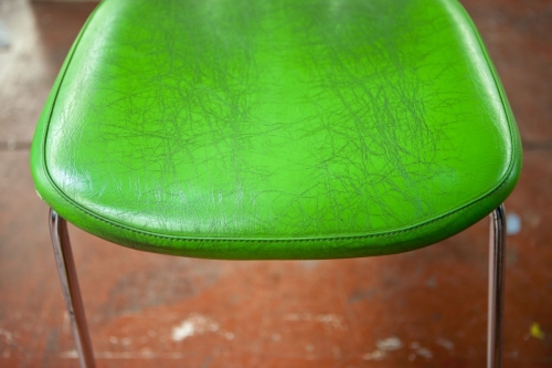Assise de chaise en vinyl vert | Philippe DUREUIL Photographie