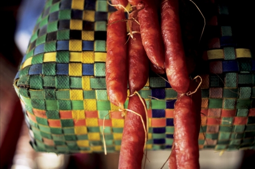 Saucissons sur le marché de Siem Reap au Cambodge | Philippe DUREUIL Photographie