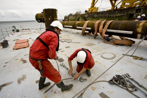 Transport  du tripod de l'hydrolienne l'Arcouest du groupe EDF - Photographies de reportage réalisées sur le site de la société Naval Group à Brest. Agence Toma. | Philippe DUREUIL Photographie