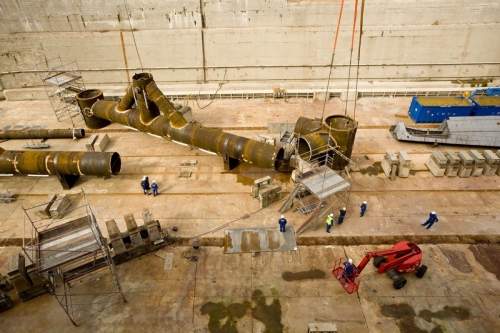 Assemblage du tripod de l'hydrolienne l'Arcouest du groupe EDF - Photographies de reportage réalisées sur le site de la société Naval Group à Brest. Agence Toma. | Philippe DUREUIL Photographie