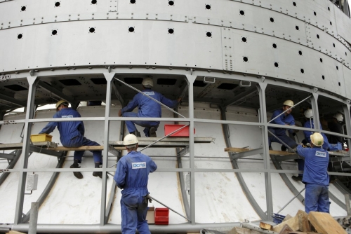 Hommes au travail sur le site de la société Naval Group à Brest. Reportage photographique industriel réalisée sur le chantier de construction de l'hydrolienne l'Arcouest du groupe EDF. | Philippe DUREUIL Photographie