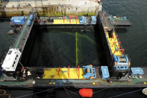 Barge prête à recevoir l'hydrolienne l'Arcouest du groupe EDF sur le site de la société Naval Group à Brest. | Philippe DUREUIL Photographie