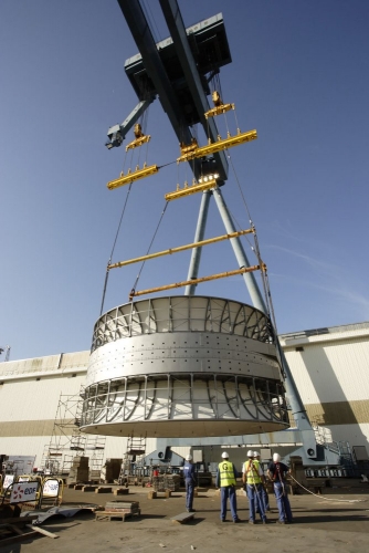 Équipes au travail sur le site de la société Naval Group à Brest. | Philippe DUREUIL Photographie