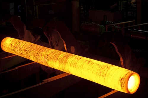 Photographie industrielle d'une ébauche de tube en fusion. | Philippe DUREUIL Photographie