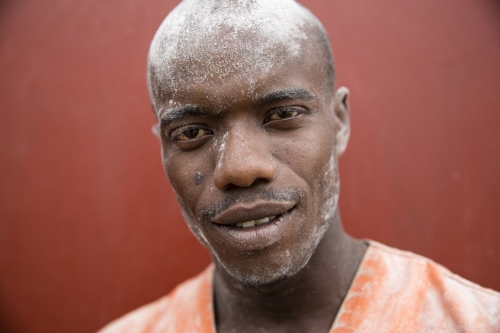 Portrait sur un site industriel en Afrique. | Philippe DUREUIL Photographie