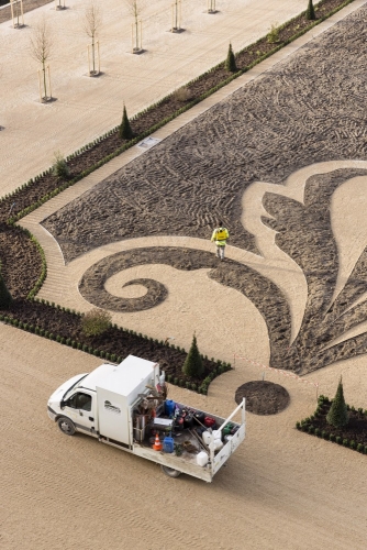 Photographie du chantier de restitution des jardins à la Française du château de Chambord réalisée depuis les terrasses. | Philippe DUREUIL Photographie