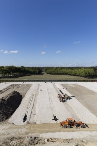 Photographie du chantier de restitution des jardins à la Française du château de Chambord réalisée depuis les terrasses. | Philippe DUREUIL Photographie