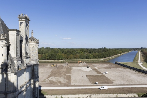 Photographie du chantier de restitution des jardins du château de Chambord réalisée depuis les terrasses. | Philippe DUREUIL Photographie