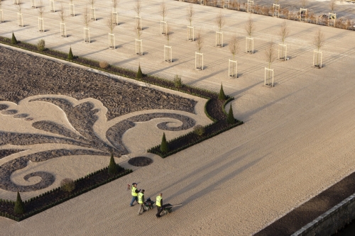 Photographie du chantier de restitution des jardins à la Française du château de Chambord réalisée depuis les terrasses. | Philippe DUREUIL Photographie