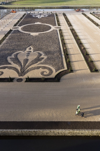 Photographie du chantier de restitution des jardins à la Française du château de Chambord réalisée depuis les terrasses. | Philippe DUREUIL Photographie