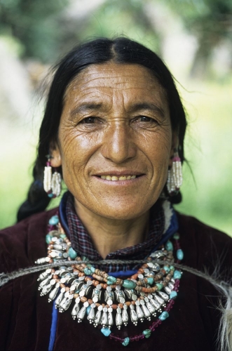 Vieille femme en habit traditionnel | Philippe DUREUIL Photographie