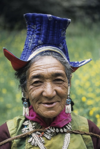 Vieille femme en habit traditionnel | Philippe DUREUIL Photographie