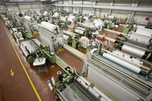 Photo aérienne par mât télescopique en intérieur pour une entreprise de fabrication de textiles. | Philippe DUREUIL Photographie