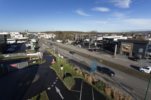 Photographie aérienne réalisée au mât télescopique montrant l'aménagement de la ZAC (zone d'activité commerciale) de la Patte d'Oie d'Herblay. Idéale pour la communication des projets urbains, architecturaux et de chantier. Annonceur :  Magazine LSA. | Philippe DUREUIL Photographie
