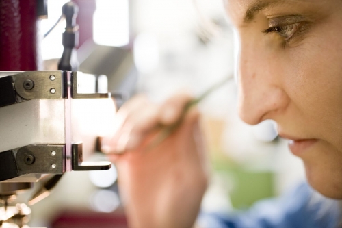 Reportage photo sur les femmes et les hommes au travail réalisé pour la manufacture horlogère Jaeger LeCoultre | Philippe DUREUIL Photographie