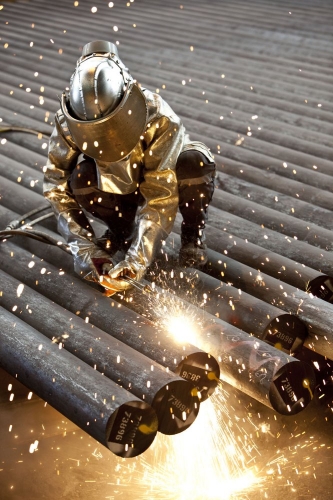 Reportage photo industriel. Homme au travail dans une aciérie. | Philippe DUREUIL Photographie