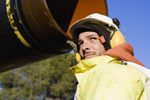 Homme au travail sur un chantier de pose d'un gazoduc - Photographie industrielle réalisée pour GRTgaz | Philippe DUREUIL Photographie