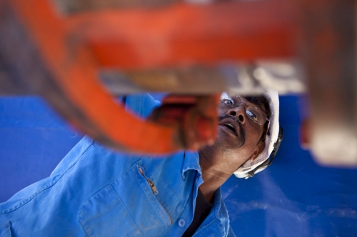 Reportage industriel. Homme au travail sur un chantier de pause d'un gazoduc. Groupe GRTgaz | Philippe DUREUIL Photographie